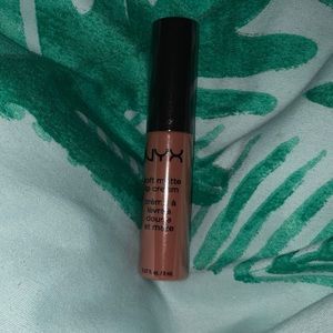 DESIGNED BY NYX!!!! NWT LIP GLOSS